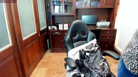 Snapshot of sexyrachel_ chatting on 11/18/25, 12:20 R A C H E L online show from 11/18/25, 12:20