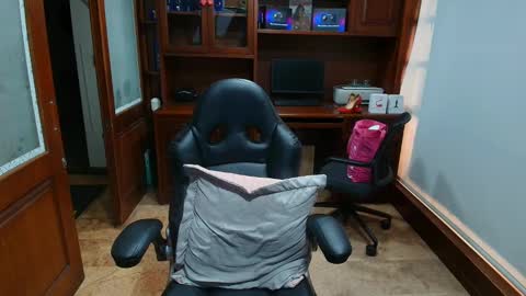 Snapshot of sexyrachel_ chatting on 12/01/25, 11:59 R A C H E L online show from 12/01/25, 11:59