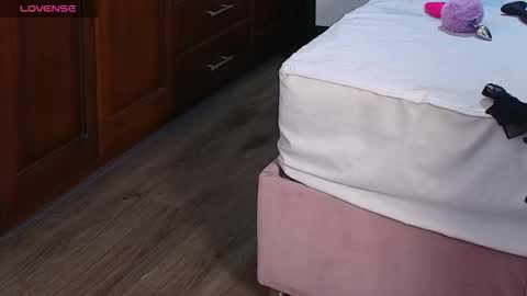 Snapshot of sexyrachel_ chatting on 01/09/26, 11:57 R A C H E L online show from 01/09/26, 11:57