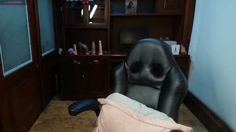 Snapshot of sexyrachel_ chatting on 01/14/26, 12:00 R A C H E L online show from 01/14/26, 12:00