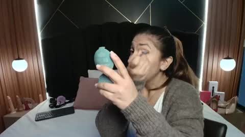 Snapshot of sexyrachel_ chatting on 02/18/26, 12:34 R A C H E L online show from 02/18/26, 12:34