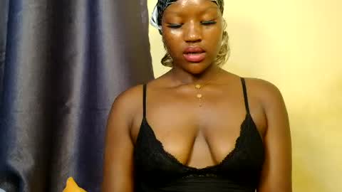 Snapshot of sexyroznnah chatting on 06/14/26, 12:07 sexyroznnah online show from 06/14/26, 12:07