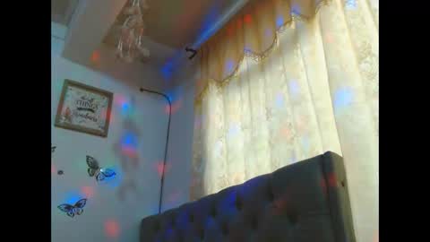 Venus Independent Model online show from 10/17/25, 06:43