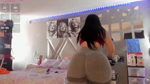 Snapshot of sexyzoe_69 chatting on 04/05/26, 02:03 Alexa online show from 04/05/26, 02:03