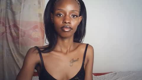 Snapshot of sexyzuriel chatting on 03/12/26, 06:25 sexyzuriel online show from 03/12/26, 06:25