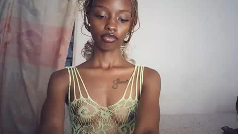 Snapshot of sexyzuriel chatting on 03/17/26, 02:09 sexyzuriel online show from 03/17/26, 02:09
