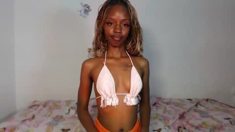 Snapshot of sexyzuriel chatting on 03/30/26, 10:55 sexyzuriel online show from 03/30/26, 10:55