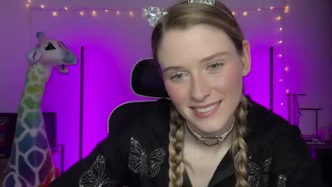 Snapshot of shadebabe chatting on 12/14/24, 05:18 shadebabe online show from 12/14/24, 05:18