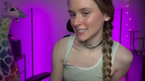Snapshot of shadebabe chatting on 01/28/25, 07:22 shadebabe online show from 01/28/25, 07:22