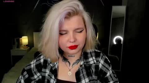 Snapshot of shadow__purr chatting on 11/08/25, 08:14 Lana online show from 11/08/25, 08:14