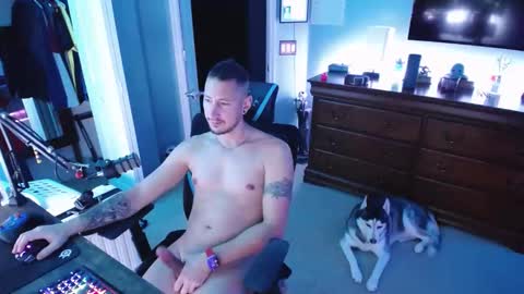 Snapshot of shaftyone4u chatting on 01/17/25, 12:42 shaftyone4u online show from 01/17/25, 12:42