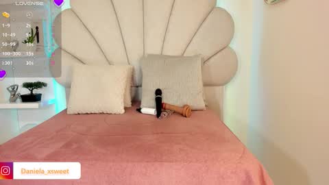 Snapshot of shairytovar chatting on 12/17/25, 06:41 shairytovar online show from 12/17/25, 06:41