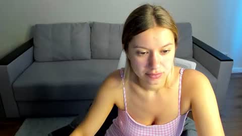 Snapshot of shakira_lux chatting on 06/09/26, 08:37 Shakira online show from 06/09/26, 08:37