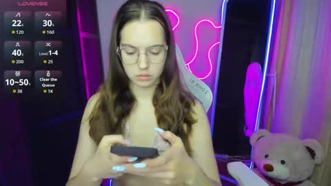 Vivian online show from 09/16/25, 03:13