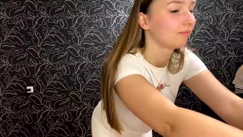 Snapshot of shalonjoosten chatting on 09/13/25, 08:19 Iris online show from 09/13/25, 08:19