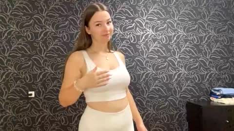 Snapshot of shalonjoosten chatting on 09/15/25, 04:07 Iris online show from 09/15/25, 04:07