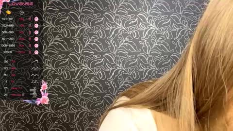 Snapshot of shalonjoosten chatting on 10/25/25, 08:14 Iris online show from 10/25/25, 08:14