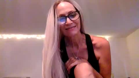 Snapshot of shamanwoman chatting on 10/06/25, 04:26 Shaman Woman online show from 10/06/25, 04:26