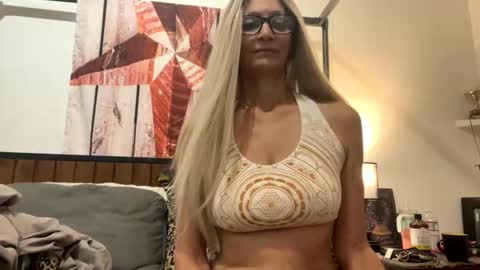 Snapshot of shamanwoman chatting on 11/07/25, 05:07 Shaman Woman online show from 11/07/25, 05:07