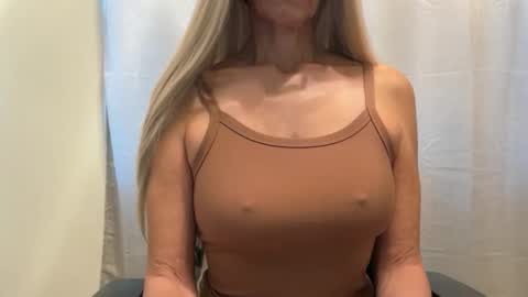 Snapshot of shamanwoman chatting on 11/24/25, 06:40 Shaman Woman online show from 11/24/25, 06:40