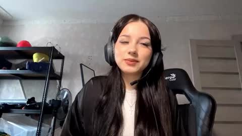 Viola online show from 10/19/25, 06:25