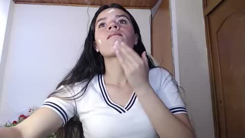 Snapshot of shanel_lozano chatting on 09/19/25, 05:02 shanel_lozano online show from 09/19/25, 05:02