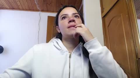 Snapshot of shanel_lozano chatting on 10/21/25, 07:14 shanel_lozano online show from 10/21/25, 07:14