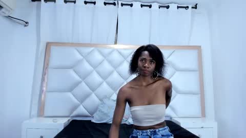 S H A N E L L E   online show from 11/03/25, 01:34