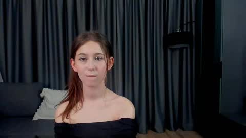 Snapshot of shanellwreath chatting on 12/16/25, 05:29 me name is Mia online show from 12/16/25, 05:29