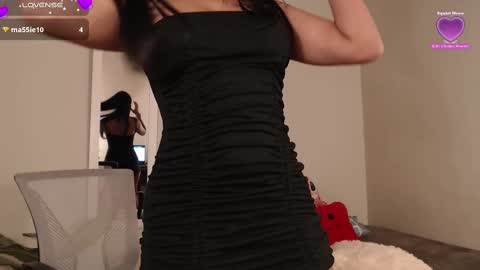 Snapshot of shani_broks chatting on 12/10/24, 07:32 Hi im Shani your dreams came true 3 online show from 12/10/24, 07:32