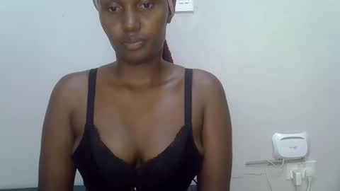 Snapshot of shanizzz chatting on 05/19/26, 04:24 shanizz online show from 05/19/26, 04:24
