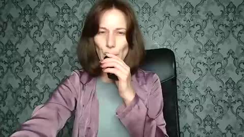 Snapshot of shannen_sweet chatting on 12/03/25, 12:03 Shannen online show from 12/03/25, 12:03