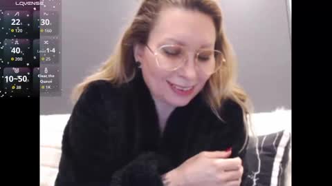 Snapshot of shannon07 chatting on 12/14/25, 10:03 Shannon07 online show from 12/14/25, 10:03