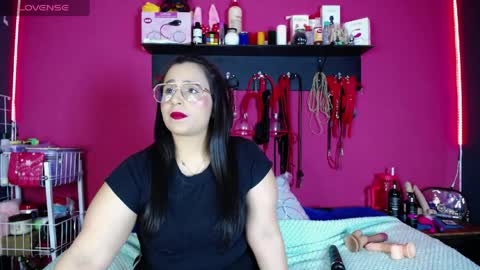 Snapshot of shannon_queen_ chatting on 04/08/26, 03:17 Shannon online show from 04/08/26, 03:17