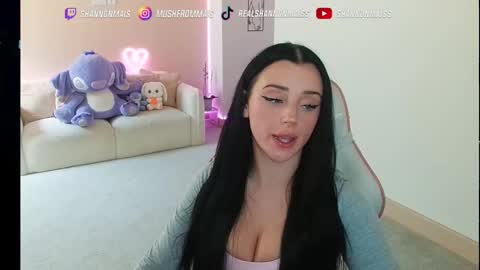 Snapshot of shannonblooms chatting on 09/30/25, 10:09 Shanmais online show from 09/30/25, 10:09