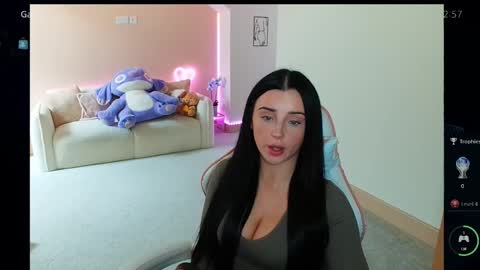 Snapshot of shannonblooms chatting on 10/17/25, 11:57 Shanmais online show from 10/17/25, 11:57