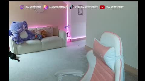 Snapshot of shannonblooms chatting on 10/23/25, 11:31 Shanmais online show from 10/23/25, 11:31