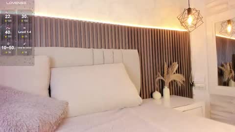 Snapshot of shanonclark chatting on 11/12/25, 07:46 SHANON online show from 11/12/25, 07:46