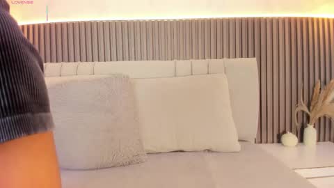 Snapshot of shanonclark chatting on 11/18/25, 07:07 SHANON online show from 11/18/25, 07:07