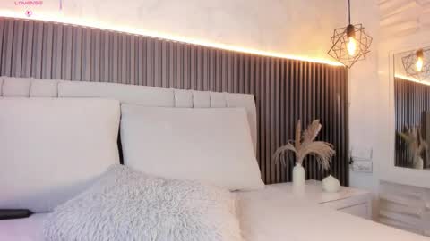 Snapshot of shanonclark chatting on 11/20/25, 07:35 SHANON online show from 11/20/25, 07:35