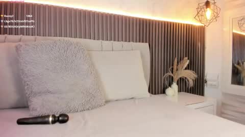 Snapshot of shanonclark chatting on 11/21/25, 07:12 SHANON online show from 11/21/25, 07:12