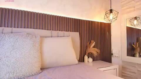 Snapshot of shanonclark chatting on 12/03/25, 07:12 SHANON online show from 12/03/25, 07:12