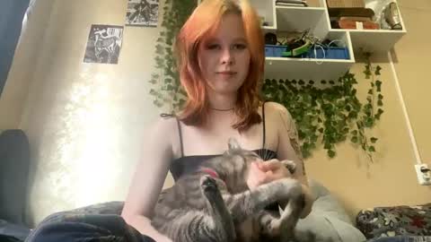 Kristin online show from 10/17/25, 06:05