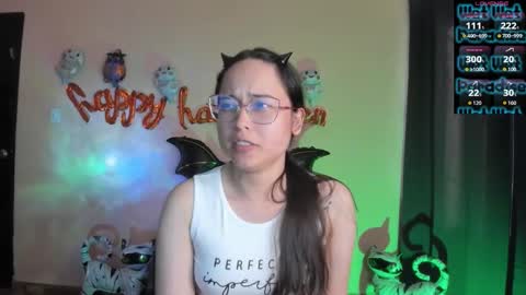 Snapshot of shantalcerezo chatting on 10/24/25, 09:00 Cat-FOLLOWME and we talk IGshantal cerezo online show from 10/24/25, 09:00