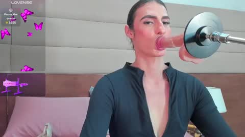 Snapshot of shantall_skinny chatting on 10/04/25, 03:37  Shantall  online show from 10/04/25, 03:37