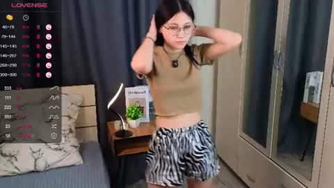 Snapshot of shantellelumukanda chatting on 06/11/26, 04:16 Renata online show from 06/11/26, 04:16