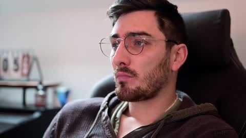 Snapshot of shape80 chatting on 12/09/24, 01:02 frenchy boy online show from 12/09/24, 01:02