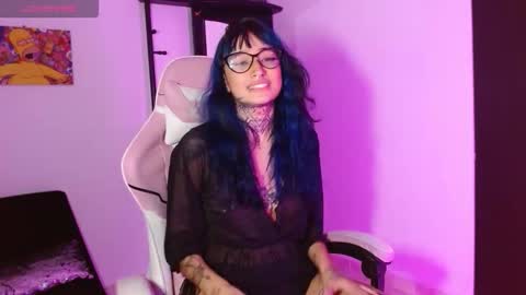 Snapshot of sharaross1 chatting on 11/20/25, 04:45 sharaross1 online show from 11/20/25, 04:45