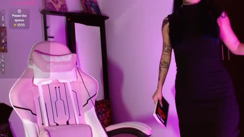 Snapshot of sharaross1 chatting on 12/04/25, 07:06 sharaross1 online show from 12/04/25, 07:06