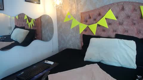 Snapshot of sharick_greco chatting on 09/25/25, 12:09 SHARICK online show from 09/25/25, 12:09